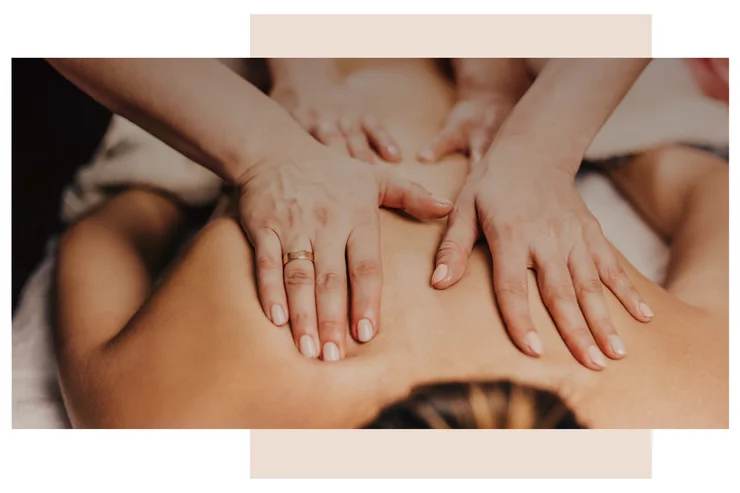 masaz chrbta styrmi rukami