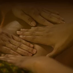 Masáž štyrmi rukami