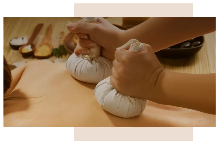 thajska masaz bylinkovymi vrecuskami