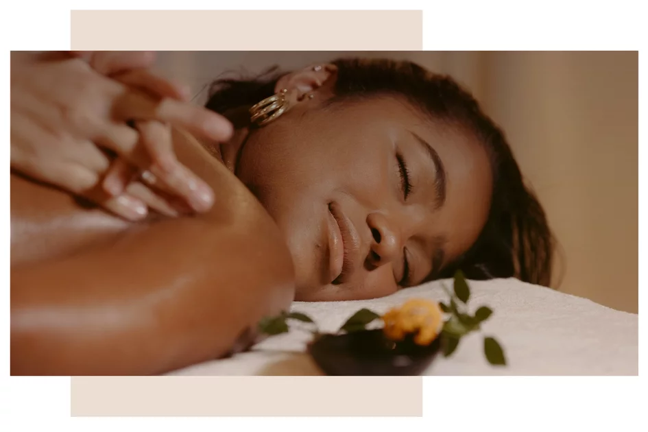 zena-pri-thajskej-masazi